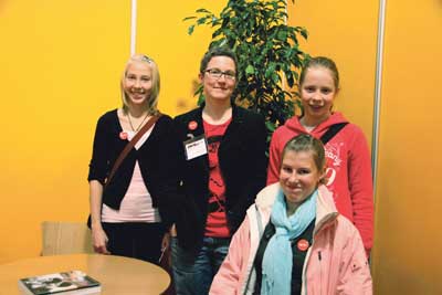 3-Rita Rita Paqvalén tillsammans med en ny generation kvinnor i Helsingfors, Jessica Rautelin, Josefina Paqvalén och Emma Blomster.