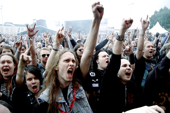 Entusiastiska fans slut upp bakom thrash metal-veteranerna Exodus från USA. Foto: Janne Wass