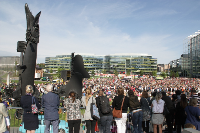 Enligt polisens uppskattningar var 15 000 personer på Medborgarplatsen. Foto: Lilian Tikkanen