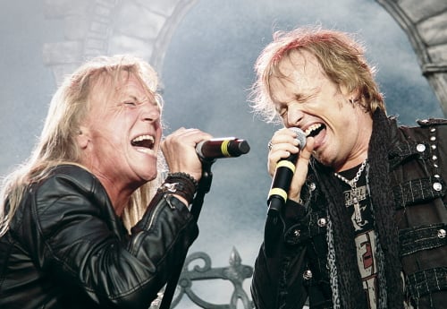Plågade miner med Avantasias Tobias Sammet t.h, och och gästvokalisten Ronnie Atkins från Pretty Maids.
