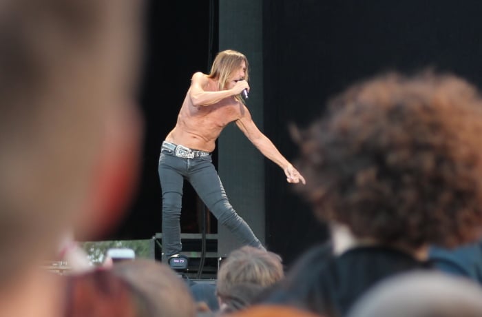 Iggy Pop orkar härja trots sina snart 70 år.