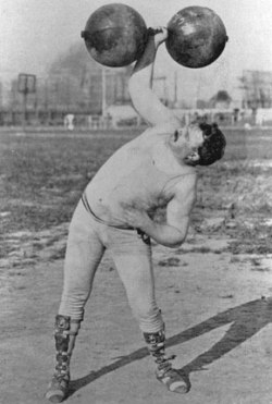 Tyngdlyftaren Frederick Winters under OS i St. Louis 1904. 